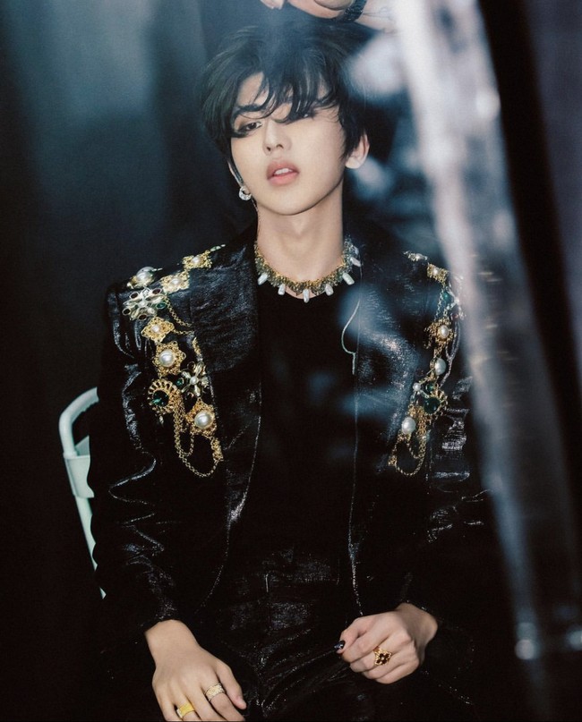 Di usia yang masih muda, Cai Xukun juga sudah didaulat menjadi salah satu mentor dalam program Youth With You bersama Lisa Blackpink. Foto: Dok. Instagram