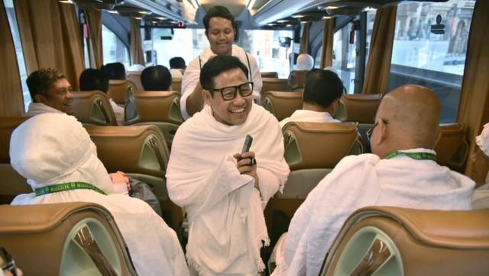 Cak Imin saat menyapa jamaah haji Indonesia yang akan berangkat wukuf ke Padang Arafah, Selasa (27/6) pagi Waktu Arab Saudi.