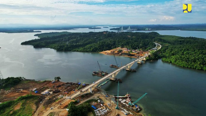 Capai 11%, Intip Progres Proyek Jembatan Baru ke IKN Kementerian PUPR membangun jembatan duplikasi bentang pendek Pulau Balang di Kalimantan Timur. Jembatan ini sekaligus jadi jalur utama logistik ke IKN.