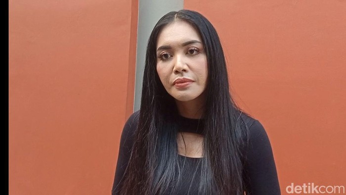 Denada saat ditemui di kawasan studio Trans TV.