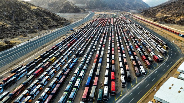 A general view shows busses parked at the outskirts of the holy city of Mecca, ready to transport people ahead of the annual haj, Saudi Arabia, June 25, 2023. Saudi Press Agency/Handout via REUTERS ATTENTION EDITORS - THIS PICTURE WAS PROVIDED BY A THIRD PARTY