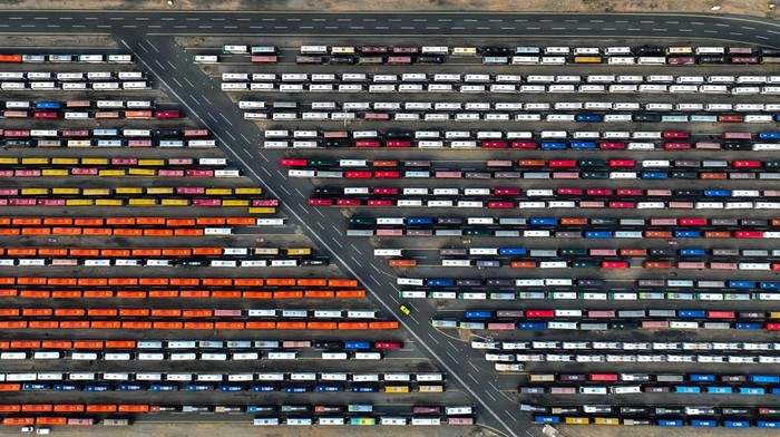 Deretan Bus Pengakut Jemaah Haji 2023 A general view shows busses parked at the outskirts of the holy city of Mecca, ready to transport people ahead of the annual haj, Saudi Arabia, June 25, 2023. Saudi Press Agency/Handout via REUTERS ATTENTION EDITORS - THIS PICTURE WAS PROVIDED BY A THIRD PARTY
