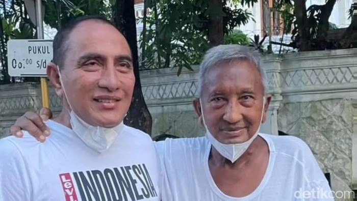 Edy Rahmayadi dan Rudolf M Pardede saat jalan pagi akhir tahun 2021 di Medan.