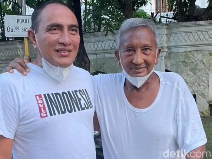 Edy Rahmayadi dan Rudolf M Pardede saat jalan pagi akhir tahun 2021 di Medan.