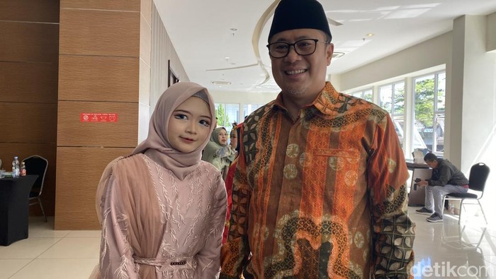 Feby dan Wali Kota Sukabumi Achmad Fahmi.