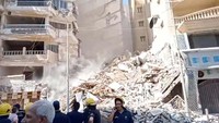 Pemandangan gedung yang runtuh di Aleksandria, Mesir, dalam tangkapan layar ini diambil dari video selebaran yang dirilis pada Senin (26/6/2023).