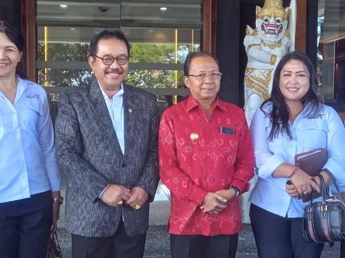 Gubernur Bali Wayan Koster menyatakan pembangunan menara Turyapada akan selesai pada Desember 2023, Selasa (27/6/2023). (Aryo Mahendro/detikBali)