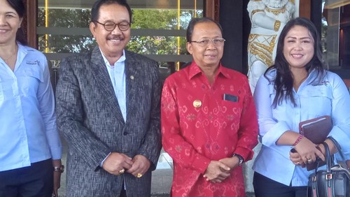 Gubernur Bali Wayan Koster menyatakan pembangunan menara Turyapada akan selesai pada Desember 2023, Selasa (27/6/2023). (Aryo Mahendro/detikBali)