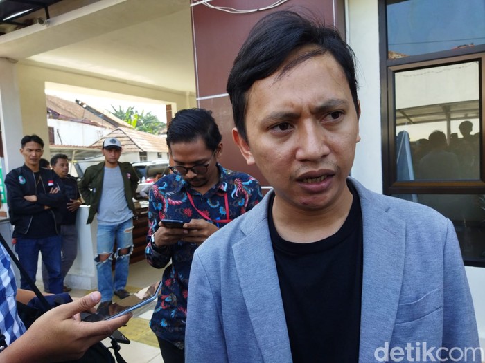Iman Zanatul Khaeri, kakak korban revenge porn di Pandeglang. (Bahtiar Rifai/detikcom)