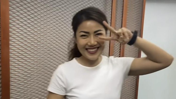 Inge Anugrah, Mantan Istri Ari Wibowo