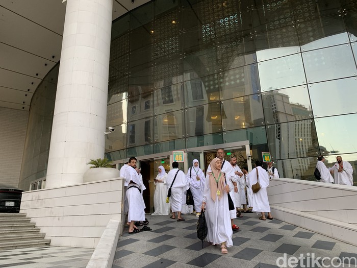Jemaah haji Maktour berangkat ke Arafah Jemaah haji Maktour berangkat ke Arafah