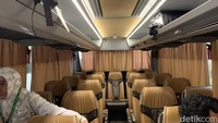 Setiap bus diisi oleh sekitar 40 sampai 50 orang jemaah haji. Foto: Doni Wahyudi/detikcom