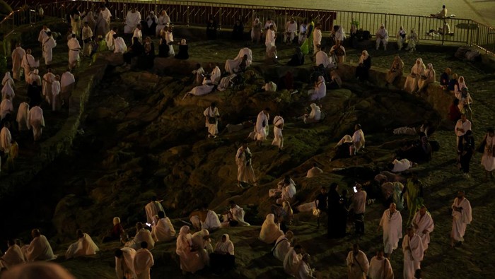 Muslim pilgrims gather on the Mount of Mercy at the plain of Arafat during the annual haj pilgrimage, outside the holy city of Mecca, Saudi Arabia, June 27, 2023. REUTERS/Mohamed Abd El Ghany
