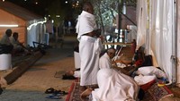 Jemaah haji berada di Arafah untuk menjalani prosesi wukuf yang merupakan salah satu rukun haji yang wajib dilaksanakan.  