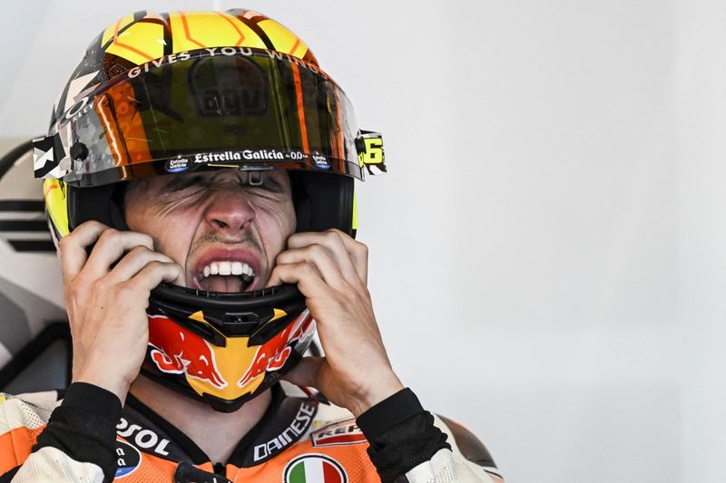 Honda Spanish rider Joan Mir puts on his helmet prior to taking part in the second free practice session of the MotoGP Portuguese Grand Prix at the Algarve International Circuit in Portimao on March 24, 2023. (Photo by PATRICIA DE MELO MOREIRA / AFP)