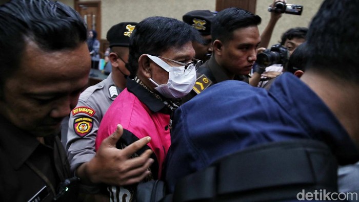Mantan Menkominfo Johnny G Plate melawan dakwaan yang disampaikan jaksa penuntut umum dalam kasus korupsi BTS 4G Kominfo. Johnny bakal mengajukan eksepsi.