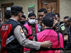 Jaksa: Johnny Plate Dikucuri Uang Hingga Dimanjakan Main Golf