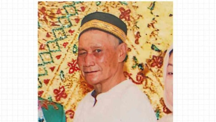 Kakek di Makassar bernama Nais berusia 70 tahun.