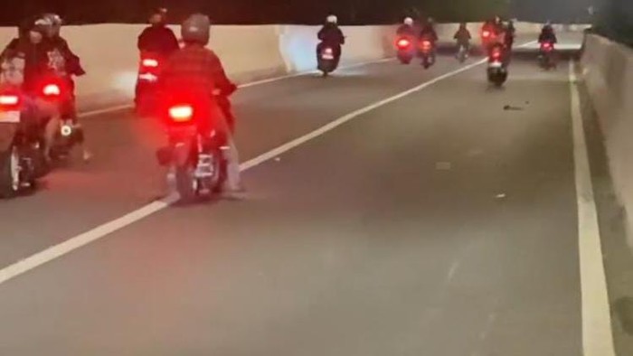 Kecelakaan maut terjadi di JLNT Casablanca, Jaksel. Video sesaat terjadi kecelakaan itu juga viral di medsos. Begini cerita perekam video. (dok Pribadi/Fatur R)