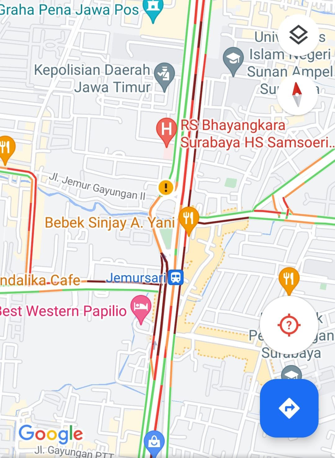 Kepadatan di Jalan Ahmad Yani Surabaya jelang long weekend Idul Adha.