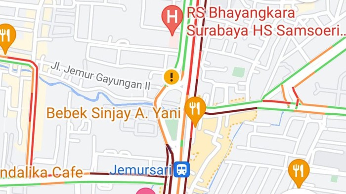 Kepadatan di Jalan Ahmad Yani Surabaya jelang long weekend Idul Adha. Kepadatan di Jalan Ahmad Yani Surabaya jelang long weekend Idul Adha.