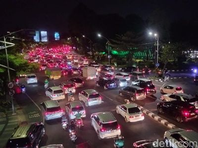 Potret Kemacetan Ruas Jalan Surabaya Arah Sidoarjo Sambut Long Weekend