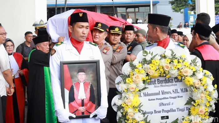 Ketua Pengadilan Tinggi Riau, Mohammad Idroes meninggal dunia.