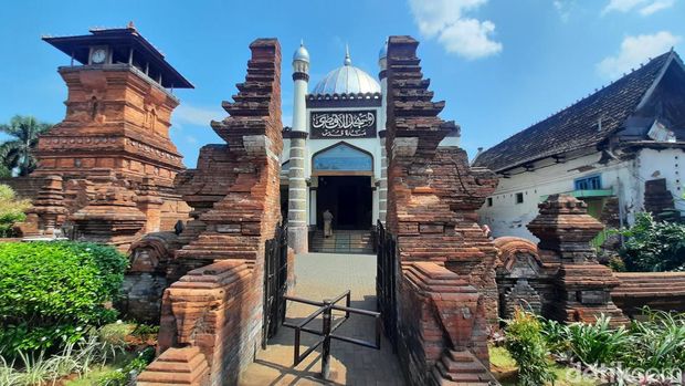 Kompleks Masjid, Menara, dan Makam Sunan Kudus, Selasa (27/6/2023).