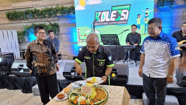 Komunitas Mobil Elektrik Indonesia (KOLEKSI)
