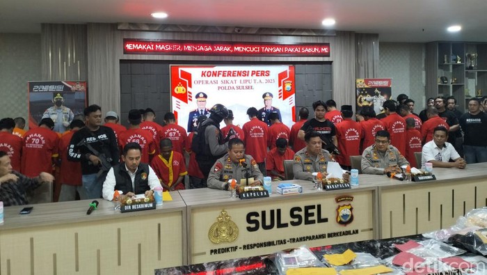 Konferensi pers Polda Sulsel penangkapan 255 orang pelaku kejahatan dalam operasi sikat lipu 2023.