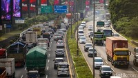Angka tersebut merupakan akumulasi arus lalu lintas di 4 gerbang tol utama (GTU), yakni GT Cikampek Utama dan GT Kalihurip Utama (arah Trans Jawa dan Bandung), GT Ciawi (arah Puncak), dan GT Cikupa (arah Merak).
