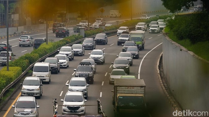 Libur Idul Adha, 1 Juta Lebih Kendaraan Diprediksi Keluar Jabodetabek via Tol Jasa Marga memprediksi sebanyak 1 juta kendaraan bakal keluar Jabodetabek via tol menjelang libur Idul Adha 2023.