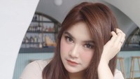 Beruntung, Mahalini mengaku tidak pernah mendapat perlakuan kekerasan dari Rizky Febian. Foto: Instagram @mahaliniraharja / YouTube