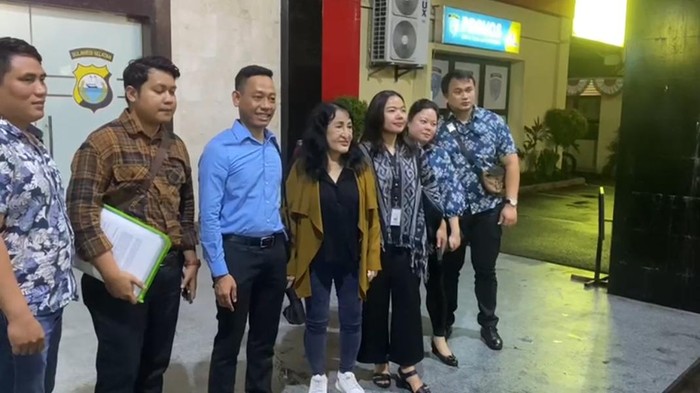 Penyidik Satuan Reskrim Polrestabes Makassar, Sulawesi Selatan (Sulsel), menunda pemeriksaan nenek Anny Anna Maria (67) tersangka kasus pemalsuan surat tanah.