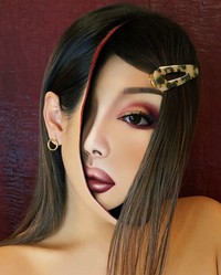 Makeup artist mencengangkan mata