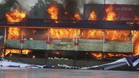 Barang bukti narkotika ilegal itu dimusnahkan dengan cara dibakar.