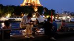 Malam Romantis di Tepi Paris