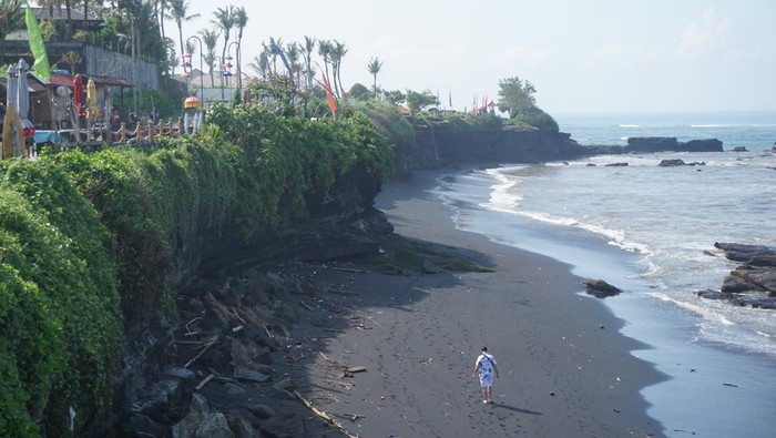 Pantai Cemagi di Desa Cemagi, Kecamatan Mengwi, Badung, Bali, beberapa waktu lalu. Pantai ini mulai ramai dikunjungi turis asing.