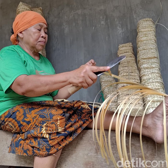 pembuat besek di banyuwangi