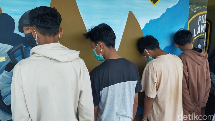 Para pelajar yang menyerang anggota Polda Lampung.