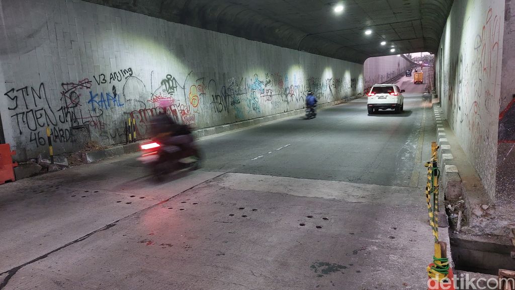 Perbaikan tutup got underpass Jl Sholis, Kota Bogor, sudah hampir rampung, sudah mulus. 27 Juni 2023. (M Sholihin/detikcom)