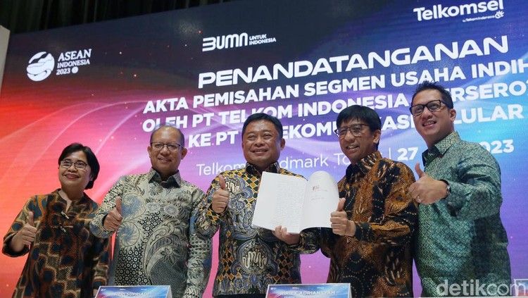 Percepat Pemerataan Konektivitas Digital Indonesia Telkom Resmi Integrasikan IndiHome ke Telkomsel dengan menantandatangani akta pemisahan segmen usaha sebagai implementasi inisiatif Fixed Mobile Convergence (FMC)
PT Telkom Indonesia (Persero) Tbk (Telkom) dan PT Telekomunikasi Selular (Telkomsel) telah menandatangani akta pemisahan (deed of spin-off) untuk mengintegrasikan IndiHome ke Telkomsel.