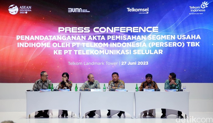 Telkom Resmi Integrasikan IndiHome ke Telkomsel dengan menantandatangani akta pemisahan segmen usaha sebagai implementasi inisiatif Fixed Mobile Convergence (FMC) 

PT Telkom Indonesia (Persero) Tbk (Telkom) dan PT Telekomunikasi Selular (Telkomsel) telah menandatangani akta pemisahan (deed of spin-off) untuk mengintegrasikan IndiHome ke Telkomsel.