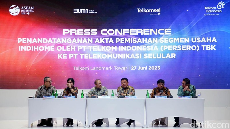 Telkom Resmi Integrasikan IndiHome ke Telkomsel dengan menantandatangani akta pemisahan segmen usaha sebagai implementasi inisiatif Fixed Mobile Convergence (FMC) 

PT Telkom Indonesia (Persero) Tbk (Telkom) dan PT Telekomunikasi Selular (Telkomsel) telah menandatangani akta pemisahan (deed of spin-off) untuk mengintegrasikan IndiHome ke Telkomsel.