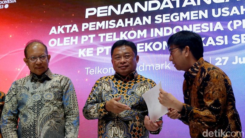 Telkom Resmi Integrasikan IndiHome ke Telkomsel dengan menantandatangani akta pemisahan segmen usaha sebagai implementasi inisiatif Fixed Mobile Convergence (FMC) 

PT Telkom Indonesia (Persero) Tbk (Telkom) dan PT Telekomunikasi Selular (Telkomsel) telah menandatangani akta pemisahan (deed of spin-off) untuk mengintegrasikan IndiHome ke Telkomsel.