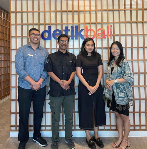Perwakilan Four Points by Sheraton Bali Ungasan berkunjung ke kantor detikBali di Jl. Cok Agung Tresna, Denpasar, Bali, Selasa (27/6/2023). (Ni Luh Made Yari Purwani Sasih)