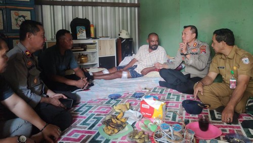 Polisi mengunjungi warga yang ditembak anggota Polres KSB.