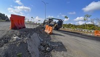 Jalan bypass yang menghubungkan BIL-KEK Mandalika tersebut ambles sepanjang sekitar 100 meter dengan kedalaman sekitar 1,5 meter.