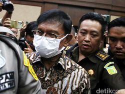 Johnny Plate Paksa Operator Bangun BTS 4G di 12 Ribu Desa