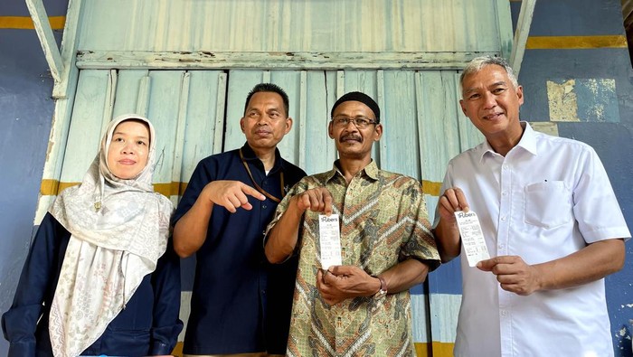 Proses penebusan pupuk bersubsidi oleh petani di kios resmi kini semakin mudah, cepat, dan sederhana dengan menggunakan aplikasi iPubers.